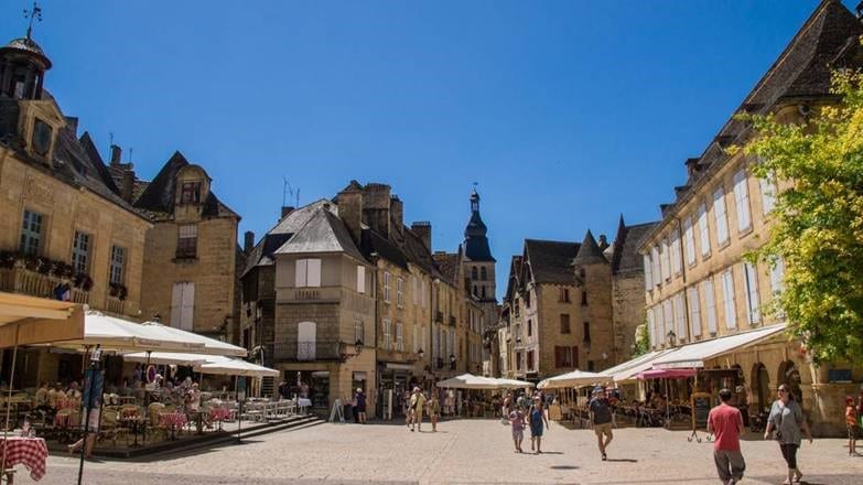 Visit the famous market of sarlat
